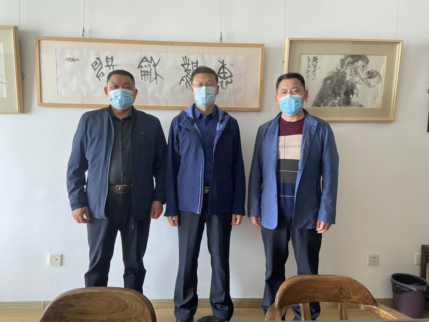 奎文区工商联党组书记吕世辉、潍坊日报社全媒体运营中心主任房振文莅临我会交流指导工