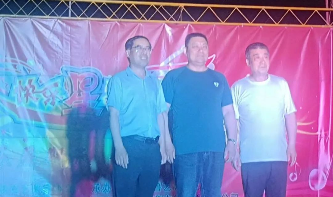 奎文区信息产业协会携青州鲁艺影视艺术团 栏目组“快乐星期天”共同走基层送文化下乡、为乡村振兴增添艺术活力,打造百姓舞台(图2) 奎文区信息产业协会携青州鲁艺影视艺术团 栏目组“快乐星期天”共同走基层送文化下乡、为乡村振兴增添艺术活力,打造百姓舞台(图2)