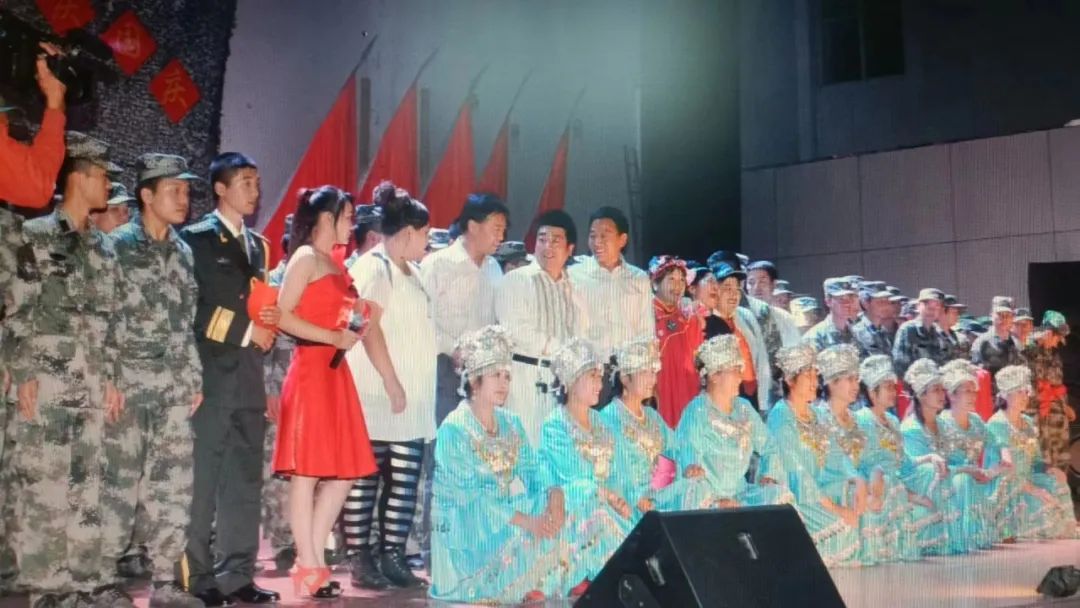 奎文区信息产业协会携青州鲁艺影视艺术团 栏目组“快乐星期天”共同走基层送文化下乡、为乡村振兴增添艺术活力,打造百姓舞台(图6) 奎文区信息产业协会携青州鲁艺影视艺术团 栏目组“快乐星期天”共同走基层送文化下乡、为乡村振兴增添艺术活力,打造百姓舞台(图6)