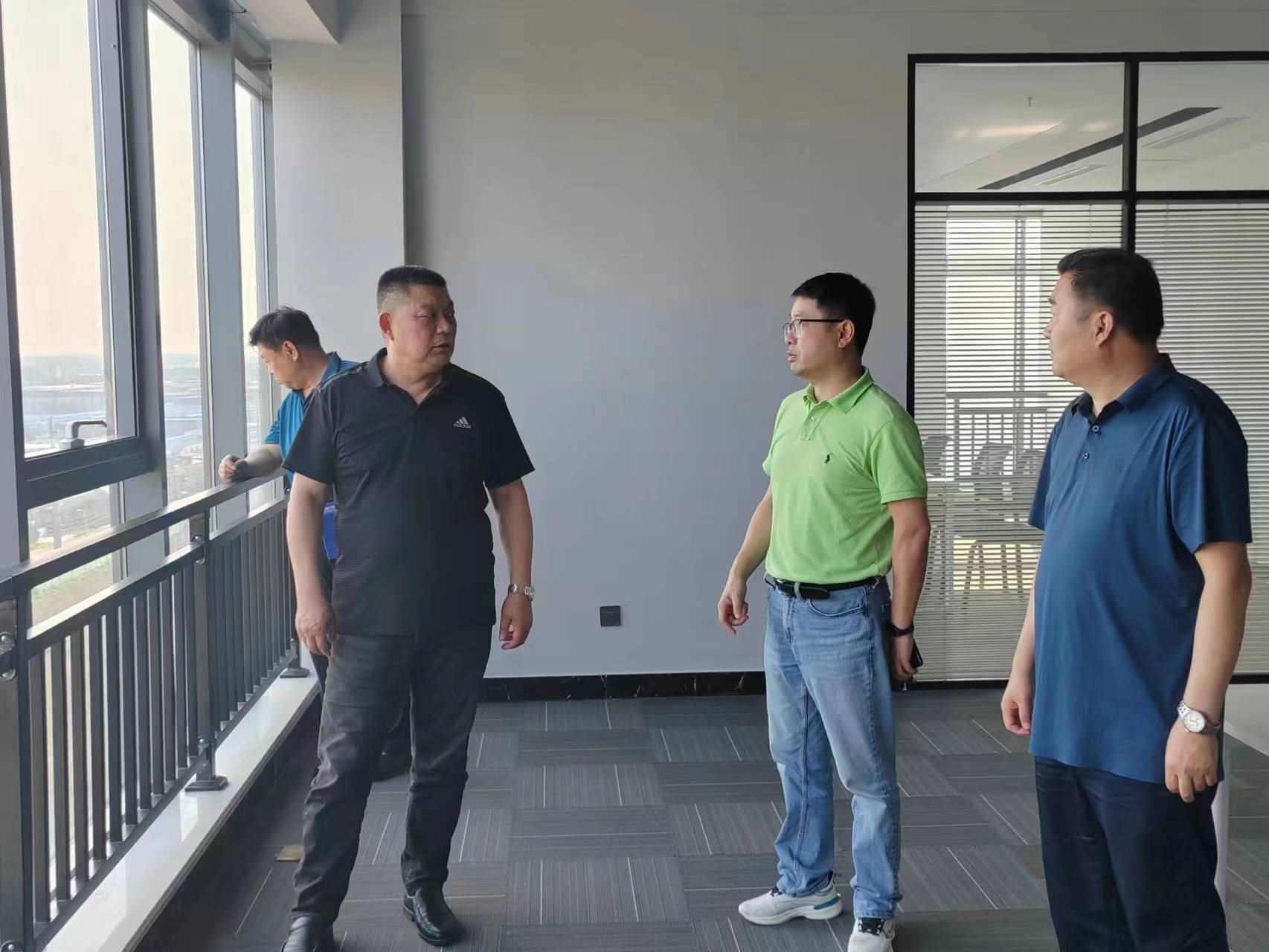 潍坊市奎文区信息产业协会会长一行到安丘国合未来环境产业创新创业基地参观交流(图3)